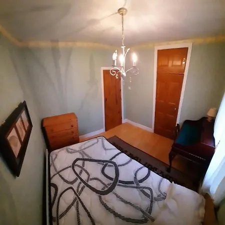 Elegante Y Espaciosa Casa En